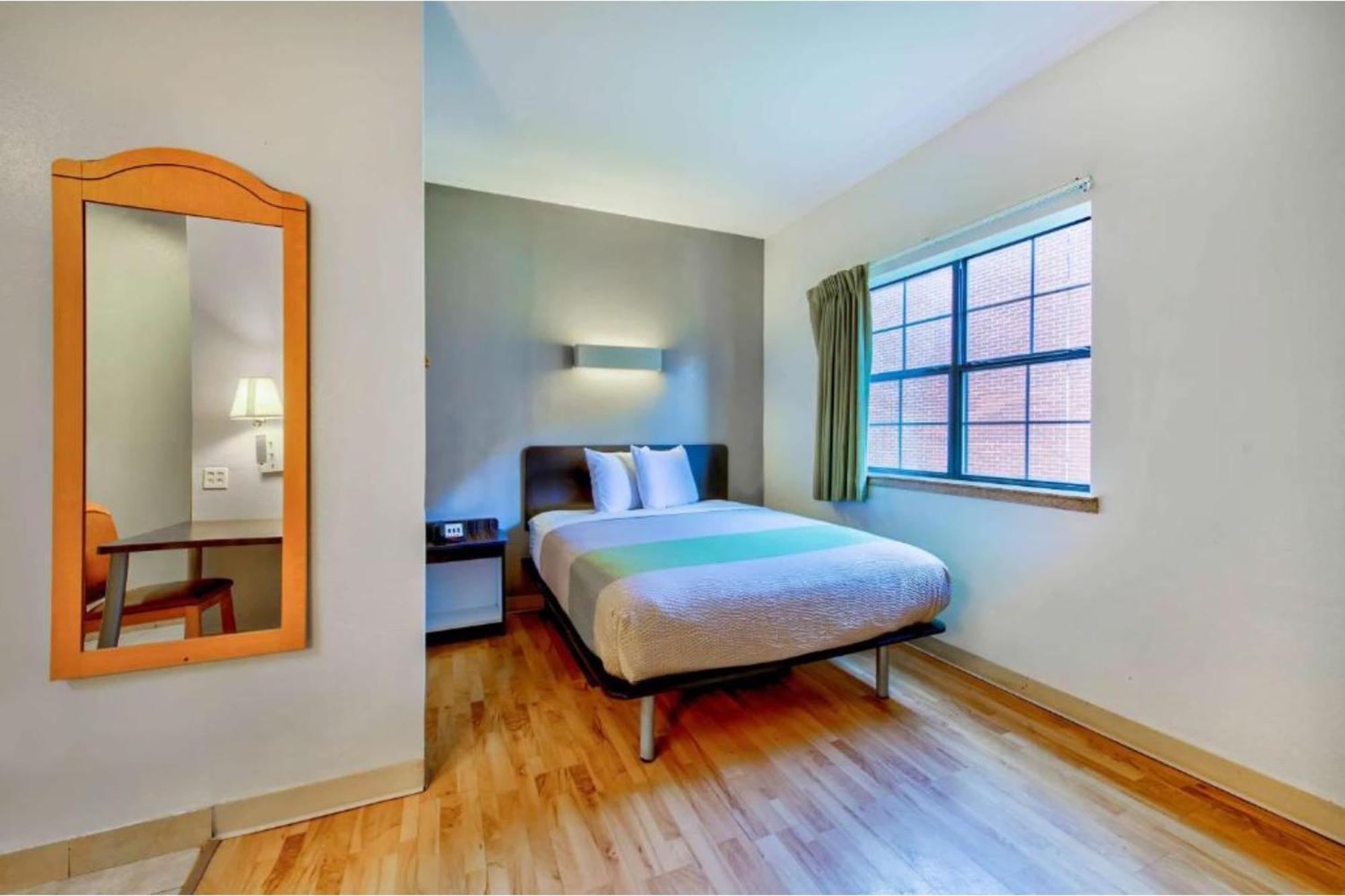 Oyo Townhouse Beaumont Medical Center Area Hotel Bagian luar foto